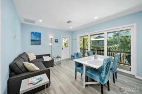 Guesthouse Loft STEPS from the Beach with Balcony and Barbecue Grill